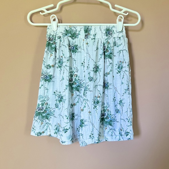 ✨VINTAGE✨ floral wide leg flowy shorts - Picture 2 of 5